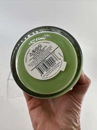 Yankee Candle Meadow Showers Green 14.5 oz - Picture 4 of 4