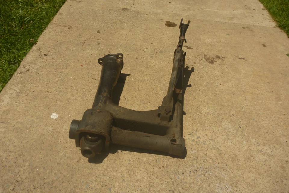 1980 Honda CB900C Rear Swing Arm, Frame & Driveshaft Foto 2 de 4