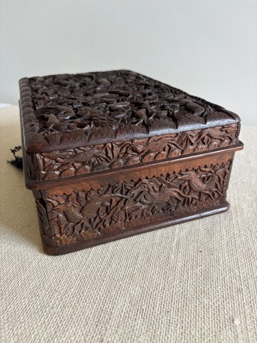 Vintage Anglo-Indian Kashmir Carved Walnut Wood Jewelry / Trinket Box Animals - Picture 6 of 11