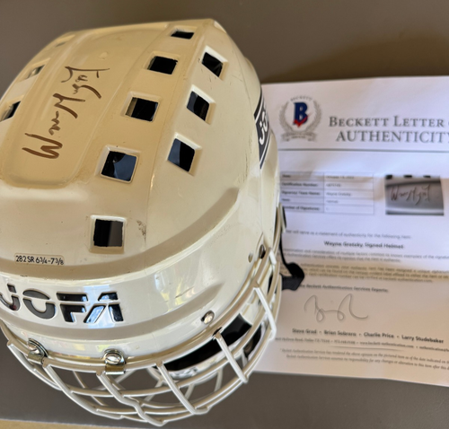 Wayne Gretzky Signed Helmet Certificate of Authenticity by Beckett AB75745 N/R