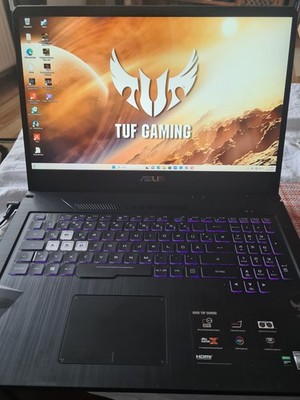 asus tuf gaming fx705dt mit LED Tastatur und externem LG DVD Brenner dazu.
