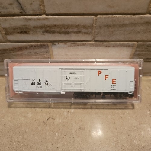 Refrigerador mecánico Pacific Fruit Express #PFE 453674 57' escala N Roundhouse #8424 | Zustand: New