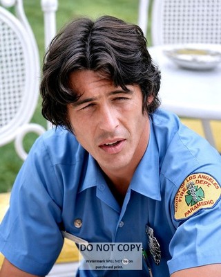 RANDOLPH MANTOOTH ''JOHNNY GAGE'' IN EMERGENCY! - 8X10 PUBLICITY PHOTO (DA-477)