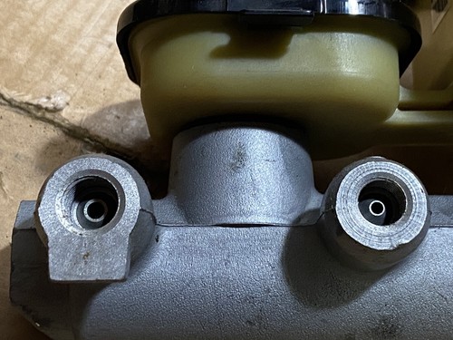 GM 18030755 18M513 Master Cylinder - 90-1993 Astro Safari 4 Wheel ABS - 18012985 - Picture 4 of 11