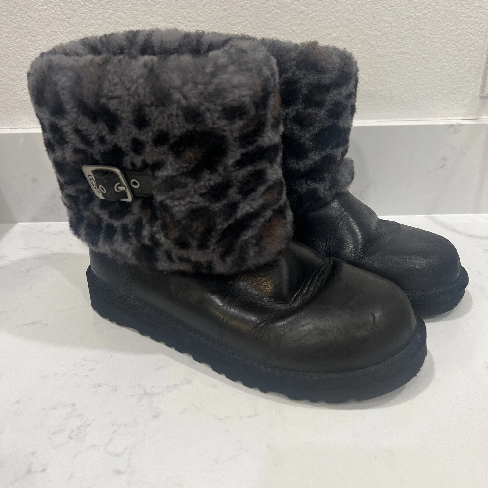 Stivali UGG Australia Ellee in pelle nera con stampa animalier leopardata 1003723K USA 5