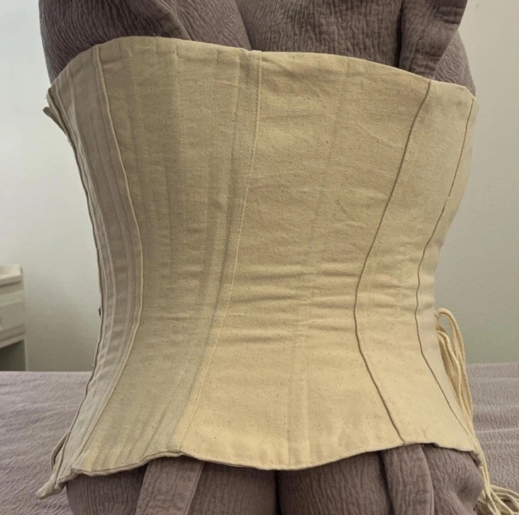 19 世纪 60 年代维多利亚紧身胸衣手工鸭布帆布复制品 — 第 2/4 张图片