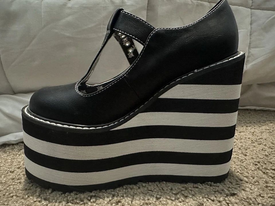 Botas de plataforma femininas Moxie preto/branco tamanho 5 - Imagem 4 de 4