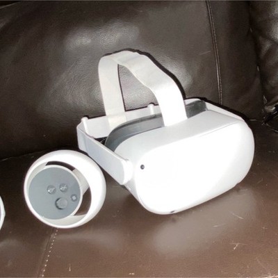 Meta Quest 2 White Plastic Standalone VR Headset with Two Controllers