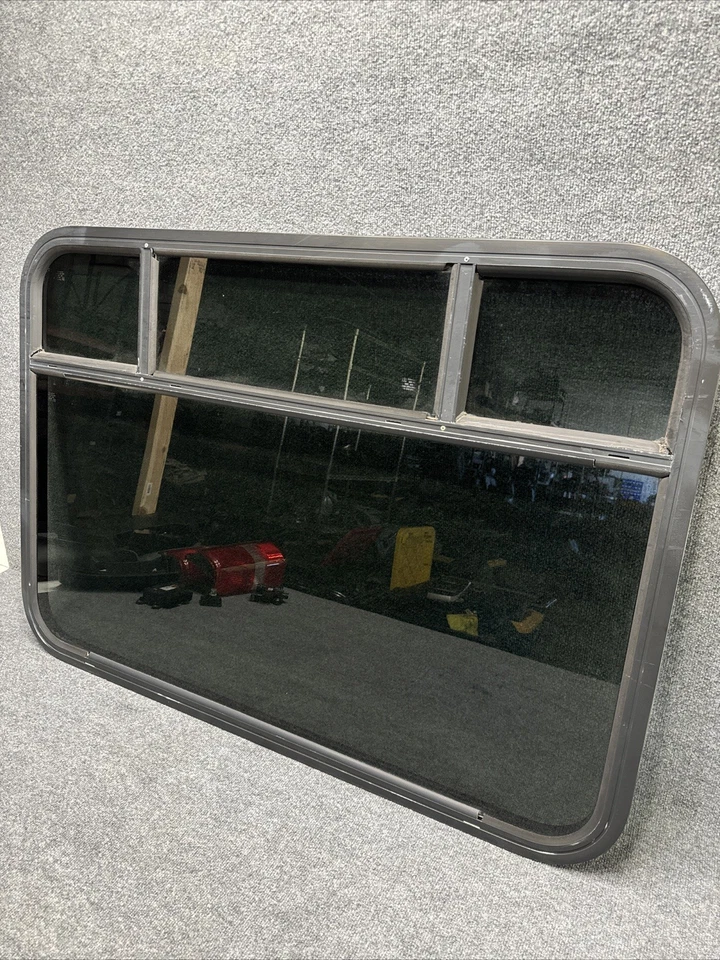 Ventana de autobús/rv 48x34 con marco de emergencia para autobús Chevrolet Kodiak C4500 Foto 2 de 3