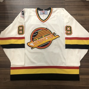 CCM Alexander Mogilny Vancouver Canucks Flying Skate ...