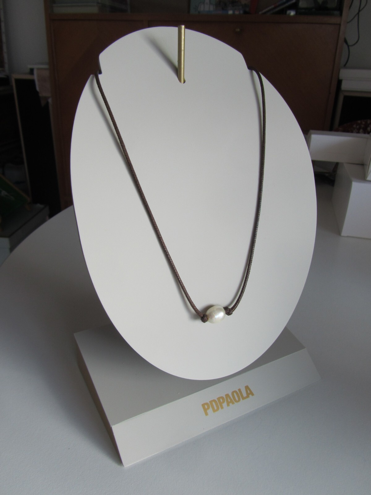 Présentoir bustier collier PDPAOLA neuf de 23 cm en boîte