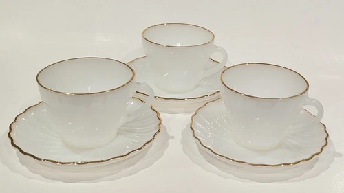 Set of 3 Vintage Anchor Hocking Coffee Tea Cups w/Saucers, Gold Rim, Scalloped