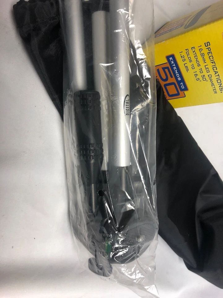 50-Inch Light Weight Tripod TR10 - Image 3 of 4