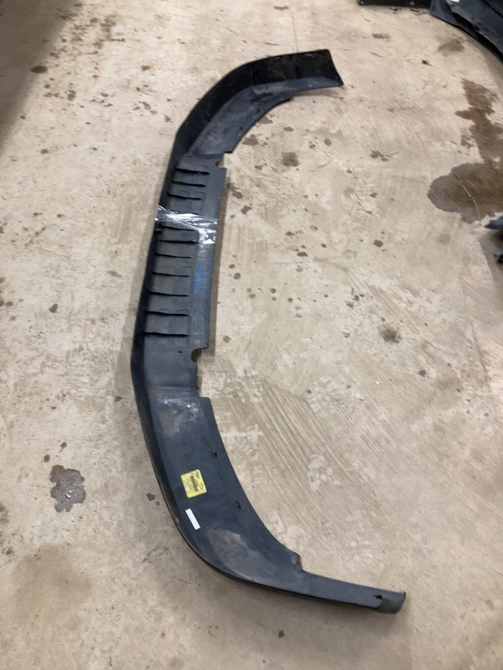 09 CHEVY EXPRESS 2500 Front Bumper Top Cover - Изображение 2 из 4