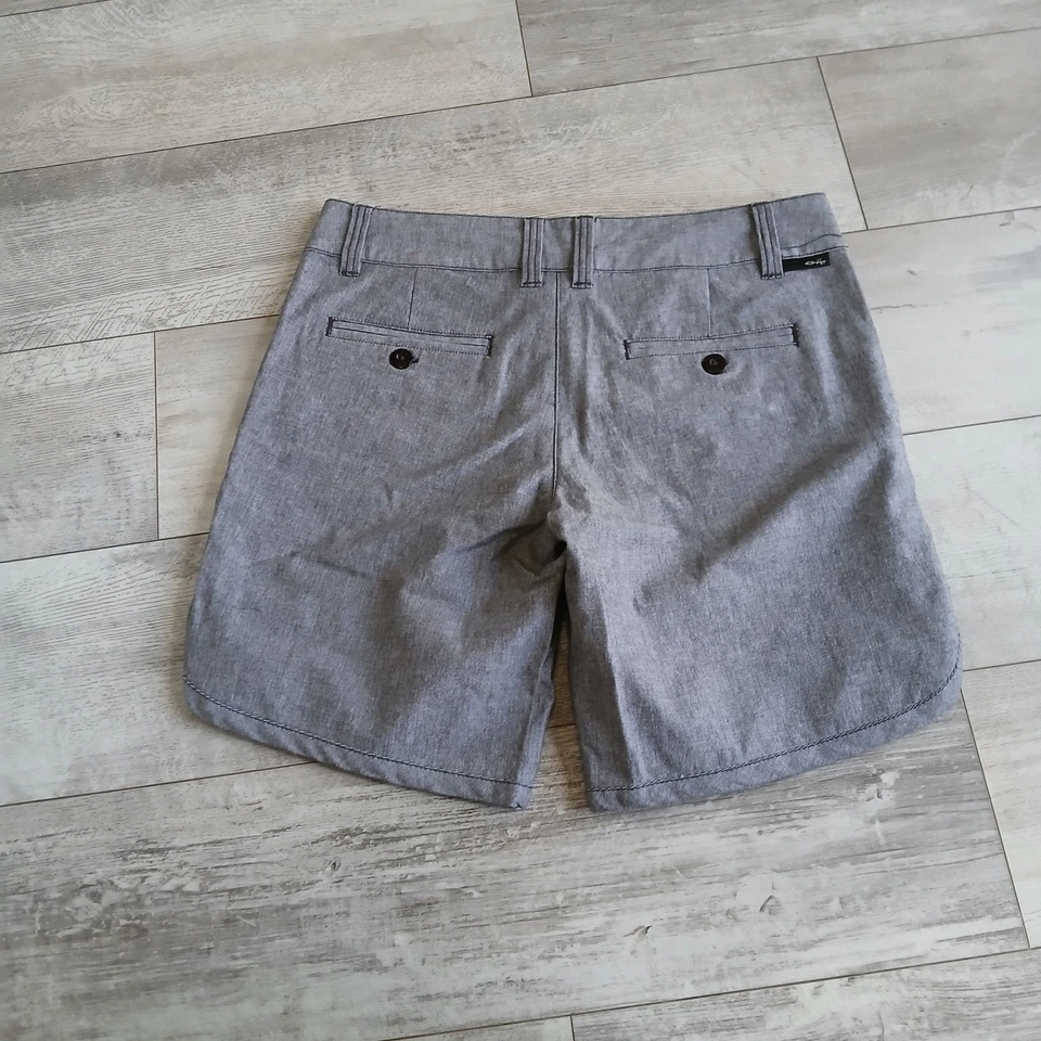 Shorts Oakley Feminino Tamanho 10 Azul Cinza Mistura de Algodão Casual Caminhada Cotidiana - Imagem 2 de 4