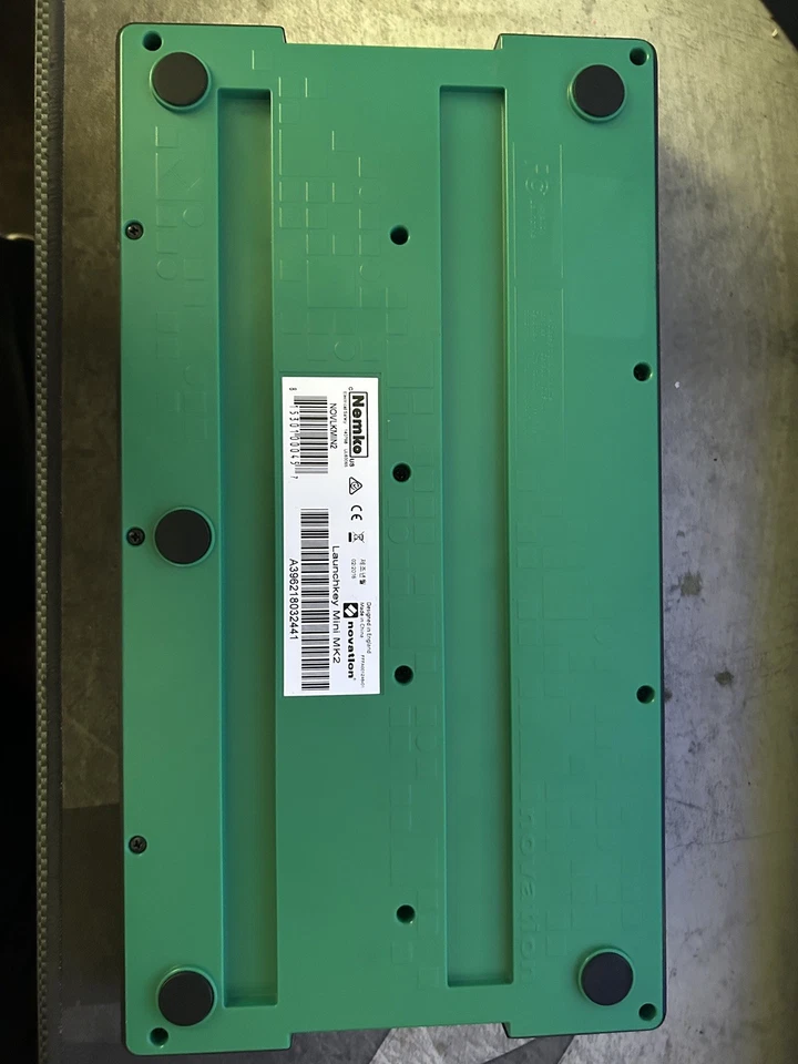 Novation Launchkey MINI MK2 Keyboard Controller NOVLKMIN2 - Image 3 of 3