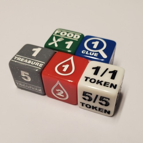 Juego de dados de ficha Essential Magic The Gathering (dados de tesoro, pista, comida, sangre y criatura) - Imagen 2 de 7