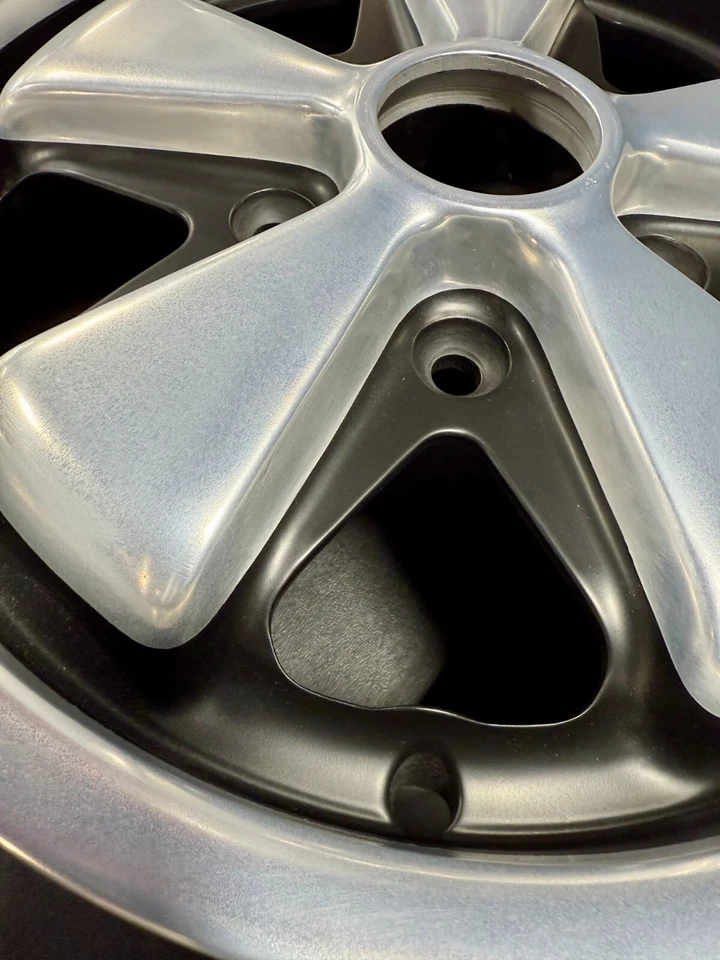 Porsche Fuchs Deep 6's with Heart shape Valve stem - Image 2 of 4
