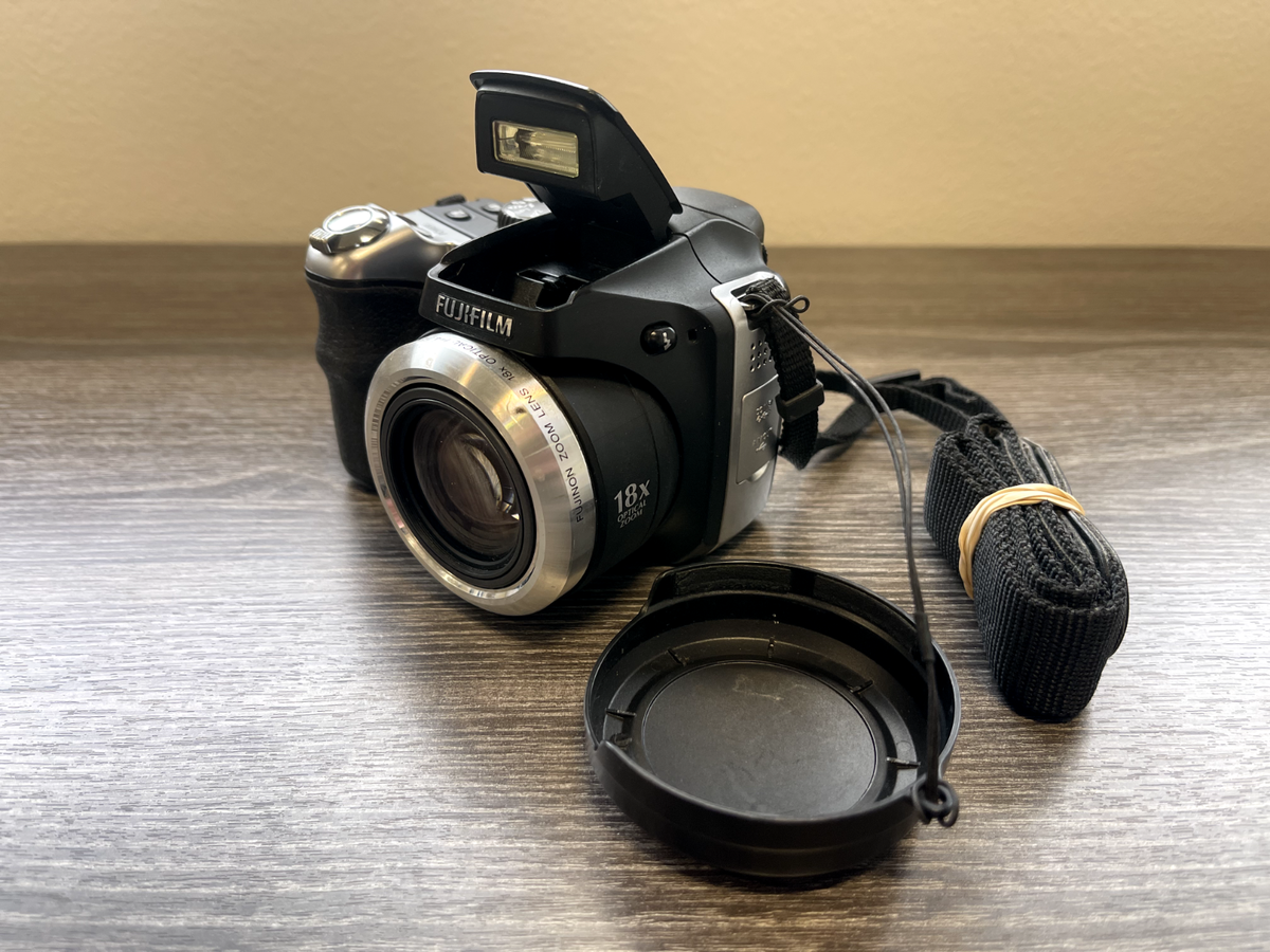Fujifilm FinePix S Series S8000fd 8.0MP Digital Camera Fujifilm FinePix S Series S8000fd 8.0MP Digital Camera
