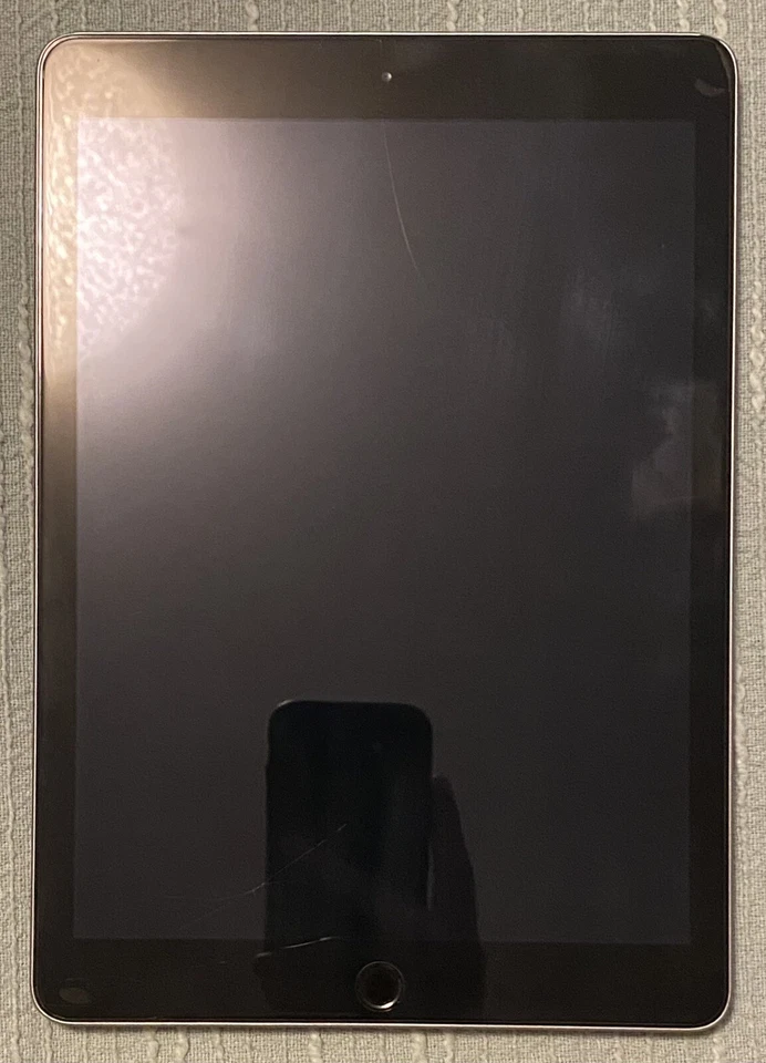 Apple iPad (5th generation) · 128GB · Wi-Fi, foto 3 di 5