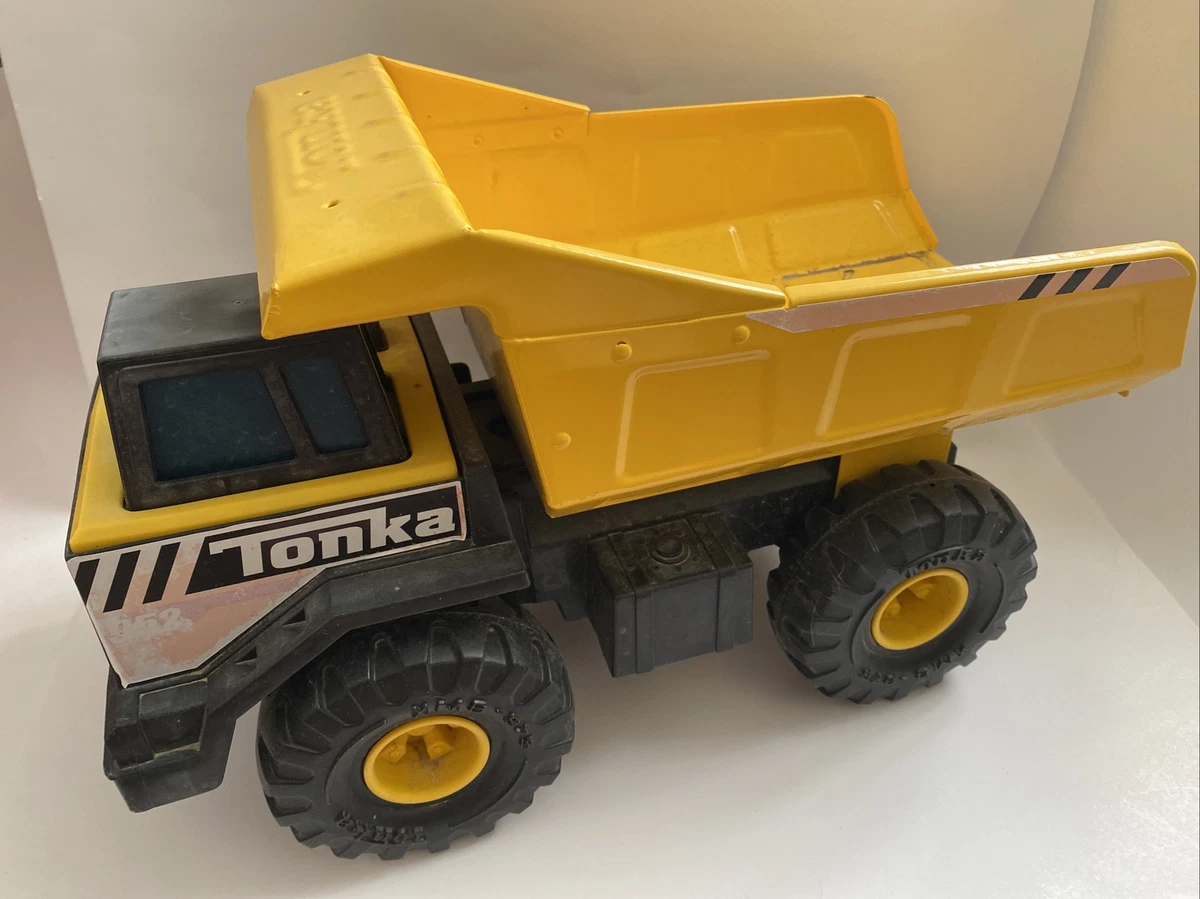 VINTAGE 90s TONKA MIGHTY DUMP TRUCK #952 PRESSED STEEL XMB-975 YELLOW