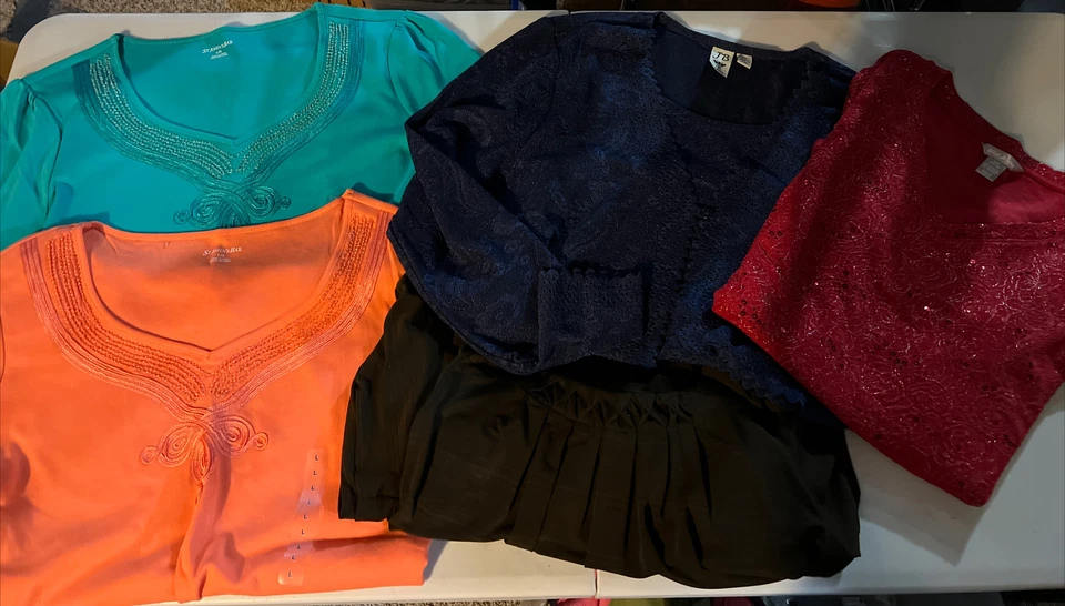 Lote de 5 Blusas! ~ Blusa St Johns Bay Feminina Top L Grande Bordada ~ Top Apt 9~ - Imagem 3 de 4