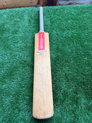 VINTAGE 1980er GRAUER NICOLLS GN100 SCOOP COUNTY CRICKETSCHLÄGER. KURZER GRIFF. 2lb 5oz