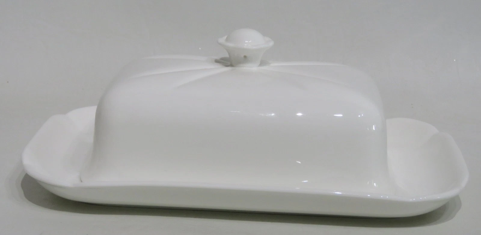 BLOCK "Windsor Bone" Covered Butter Dish White w/ Scalloped Top EUC