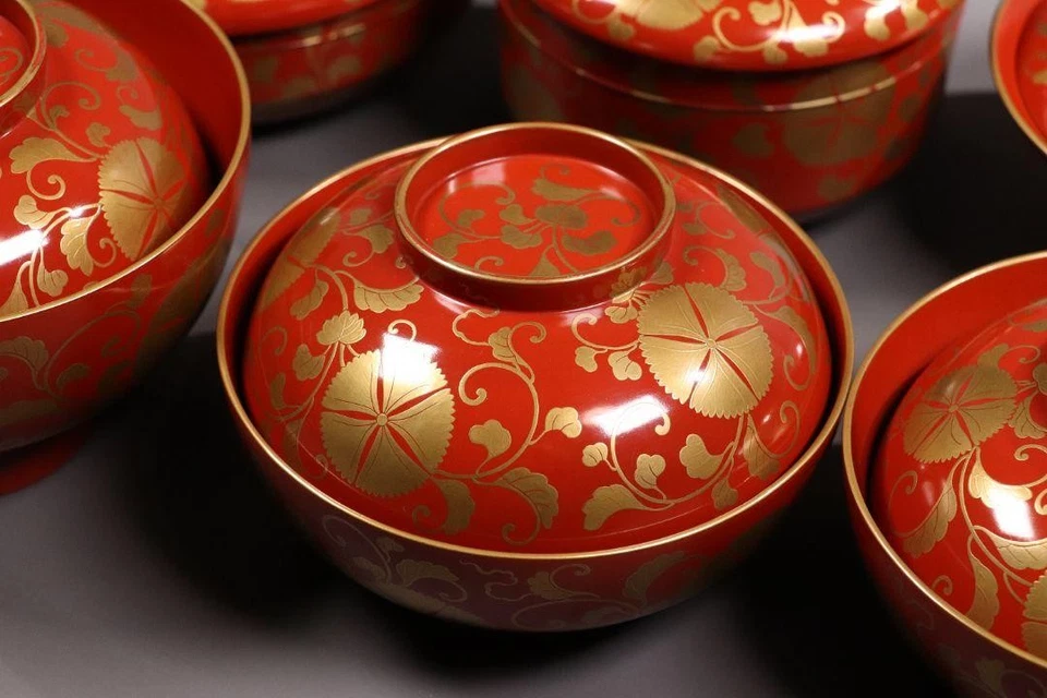 Shitugei Mochizuki Hana Karakusa Oro Makie Laca Roja Comedor con Bandeja con Patas Foto 4 de 4