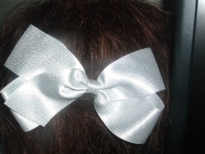 PAIR GOLD AND SILVER SATIN BOW HAIR CLIPS NEW W CLAIRES TAG  display picture 2