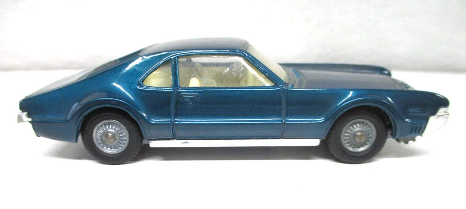 Corgi Oldsmobile Toronado 1967 diecast collectible sixties car - Image 3 of 4