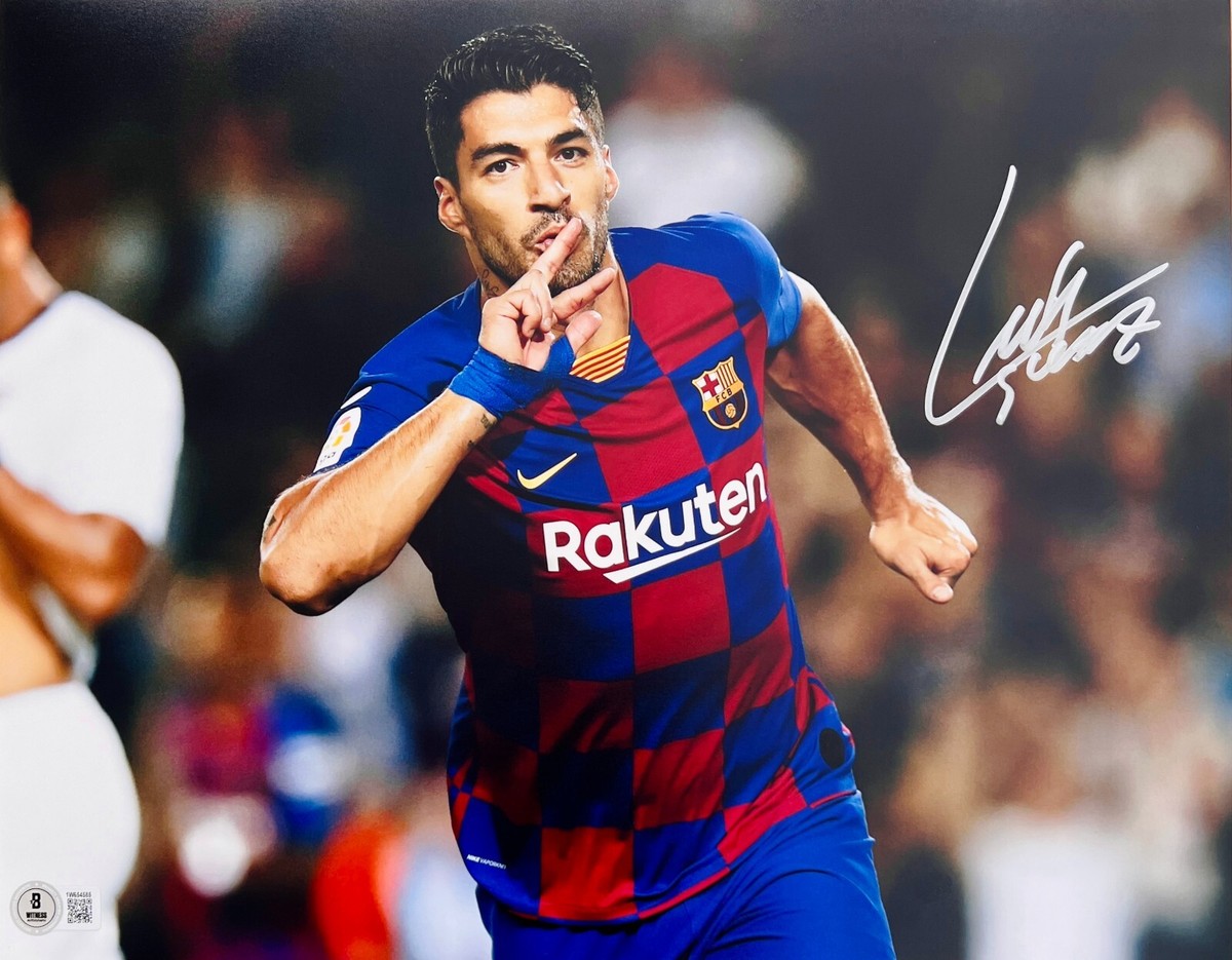 Luis Suarez Autographed 11x14 Photo Barcelona Soccer BAS Beckett