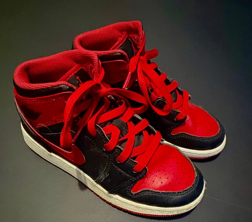 Talla 9.5 - Air Jordan 1 Retro 2001 Bred Foto 3 de 4