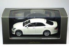 Kyosho 1/43 Toyota Crown Athlete 200 Series 2008 White Pearl Model Car