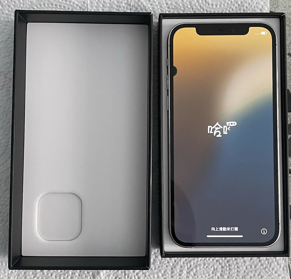 Apple iPhone 12 Pro - 128GB - Silver - Immagine 3 di 4