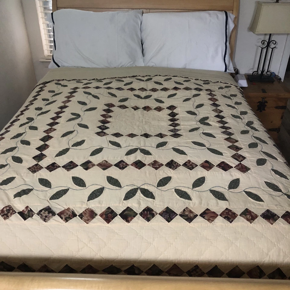 VNT Cottage Floral Quilt Embroidery Machine Stitched Patchwork Q/King 98x86" - Image 3 of 4