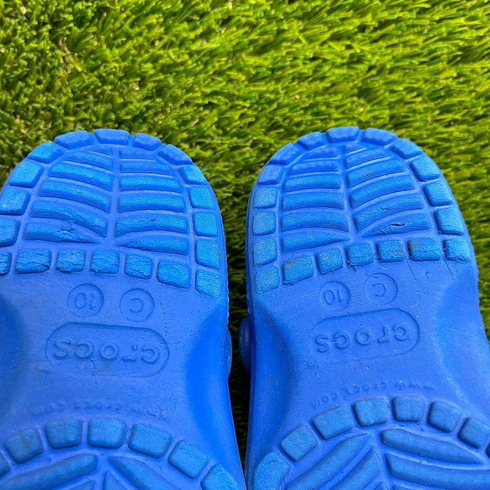 Босоножки без шнуровки Crocs Classic для мальчиков размер 10C синие пляжные для прогулок на открытом воздухе - Изображение 3 из 4