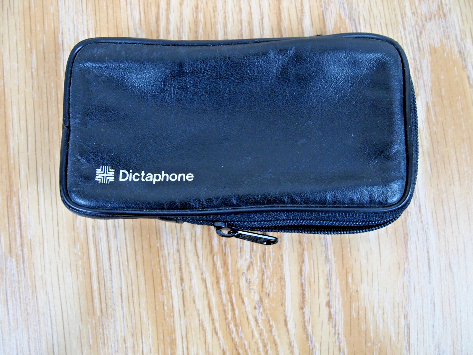 Dictaphone Voice Processor Microcassette 1254 Recorder Case Tapes Mic Pickup