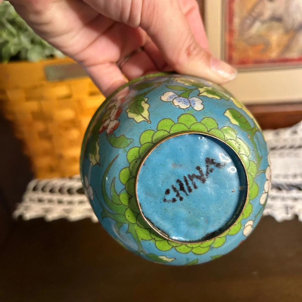 Vintage Chinese Cloisonne Enamel Bowl Blue Floral Brass Trim Small Trinket Dish - Image 3 of 4