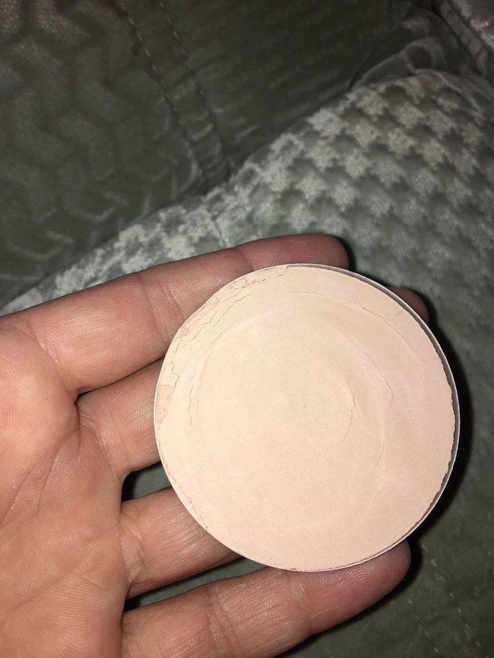 Sleek MakeUp -Corrector and Concealer Palette SPF15 Setting Powder ONLY,Shade 02 - Image 3 of 3