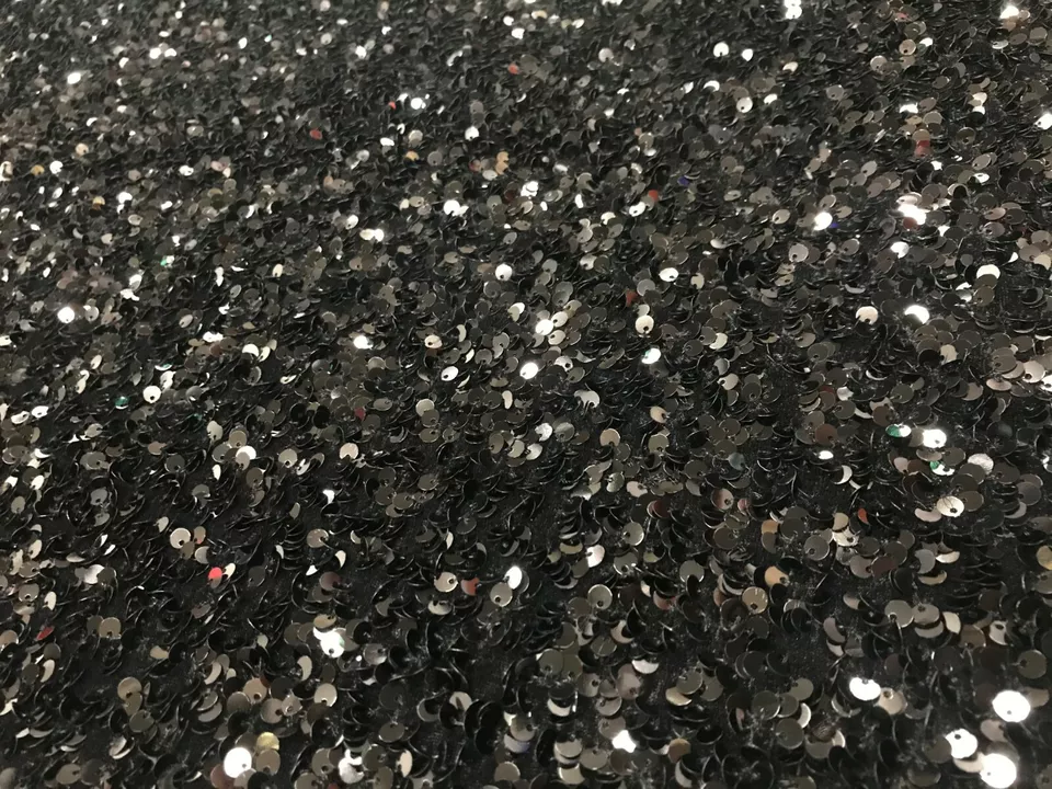 Lentejuelas sobre terciopelo negro, 54/55", ropa, decoración de eventos, accesorio para el cabello Foto 4 de 4