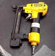 DEWALT 18-Gauge 1/4-in Narrow Crown Pneumatic Stapler-Model #D51420 With Staples