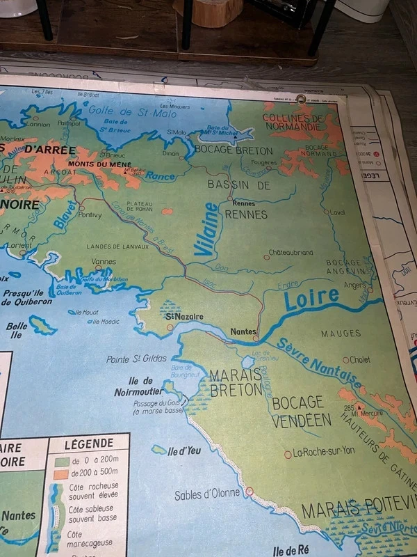 affiche scolaire "BRETAGNE VENDÉE - PAYS DE LA LOIRE" 80x 90 cm années 50 - Photo 4/4
