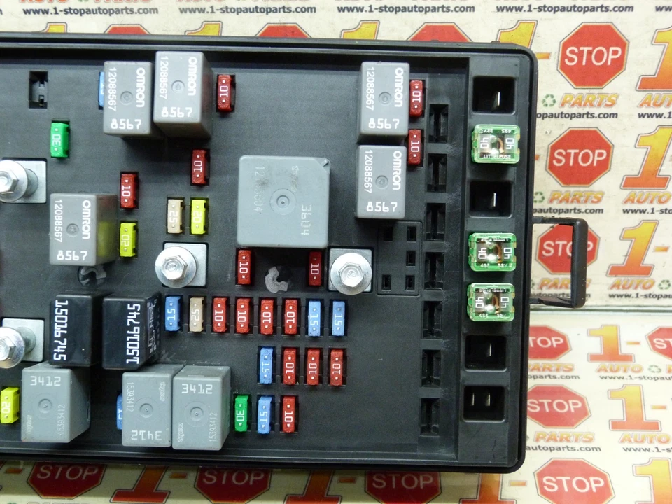 GMC ENVOY TRAILBLAZER 2002 2003 bajo capó motor caja de relé de fusibles 15196419 OEM Foto 3 de 4