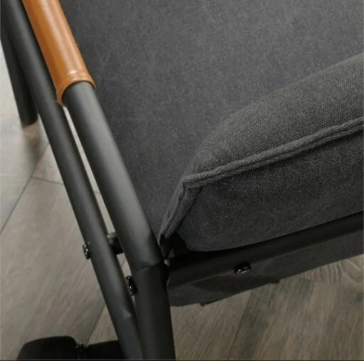 Silla tapizada de tela Sauder Boulevard Café en carbón y gris Foto 3 de 4