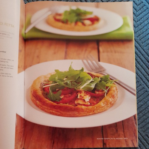 Weight Watchers The Ultimate Family Cookbook WW - Picture 5 of 8