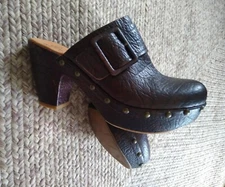 KORKS Kork-Ease Leather Clogs Mules Studded Women's US 9 EU 40.5 EUC