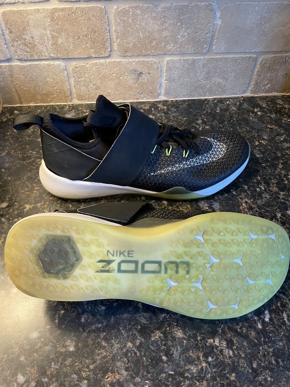 air zoom strong 2