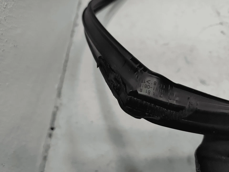 OEM TOYOTA CAMRY 2018-2025 FRONT PASSENGER DOOR WINDOW GLASS RUN CHANNEL SEAL - Image 4 of 4