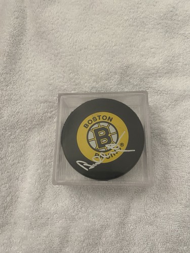 Bobby Orr Signed Boston Bruins Logo Hockey Puck with Display Case